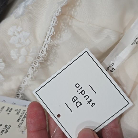 DB Studio Nwt 3D Soft White Floral Lace V-Neck Short Dress, Size 12 - Picture 7 of 16